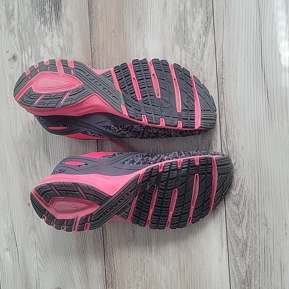 Brooks Launch 4 Running Shoes Black Pink Low Top Lace Up Women 9.5 1202341B018 - Picture 6 of 8